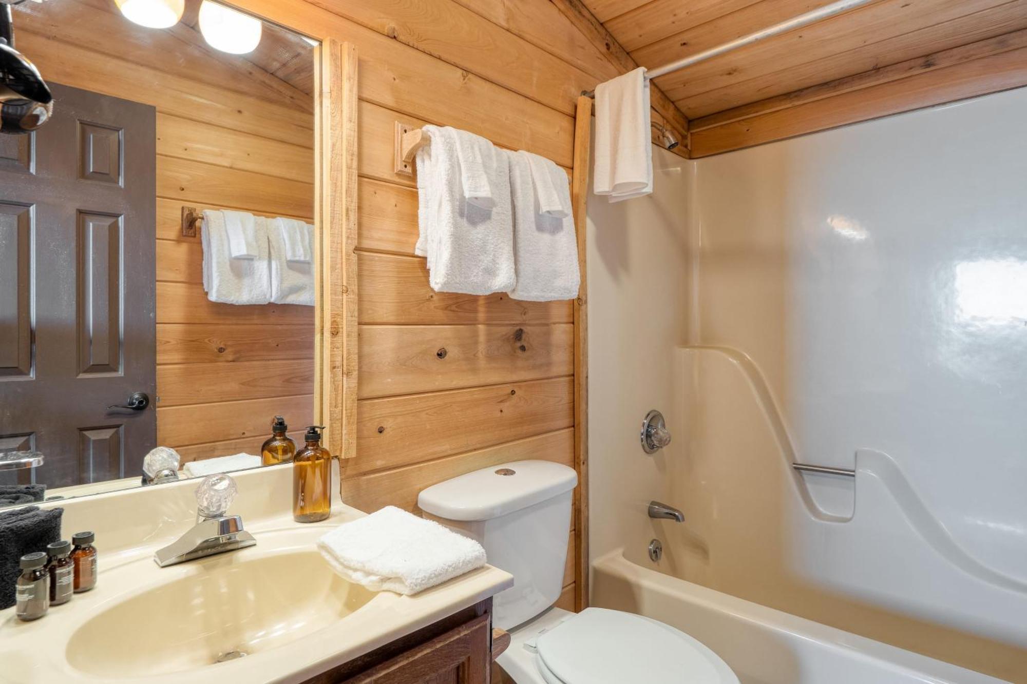 Fontana By Avantstay Gorgeous Mountain Cabin W Views Hot Tub Game Room Gatlinburg Exterior photo