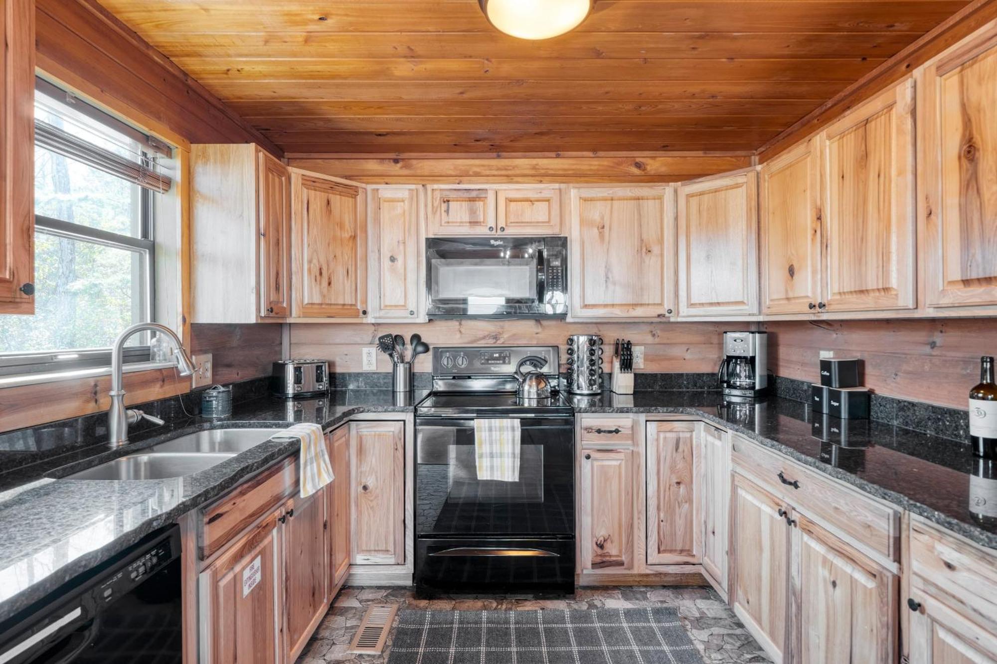 Fontana By Avantstay Gorgeous Mountain Cabin W Views Hot Tub Game Room Gatlinburg Exterior photo